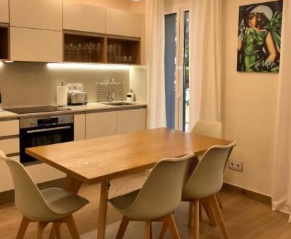 Foto de las instalaciones de este hotel con vistas al mar.