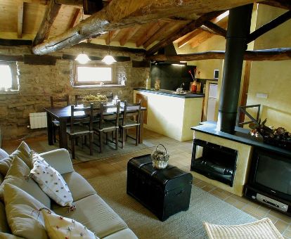 Interior de una de las acogedoras casas rurales del complejo.