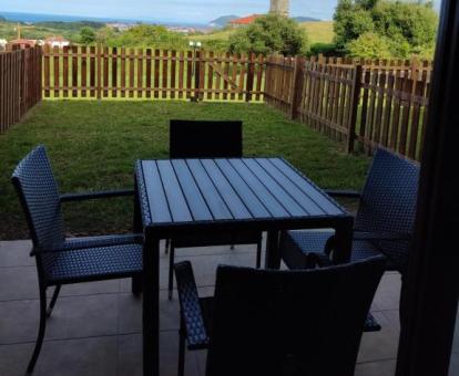 Foto de la zona exterior amueblada con vistas al mar de la villa deluxe.