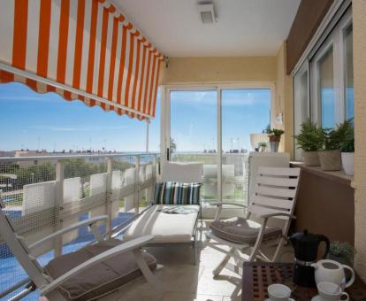 Foto de las instalaciones de este hotel con vistas al mar.