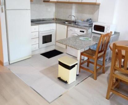 Foto de las instalaciones de este hotel con vistas al mar.