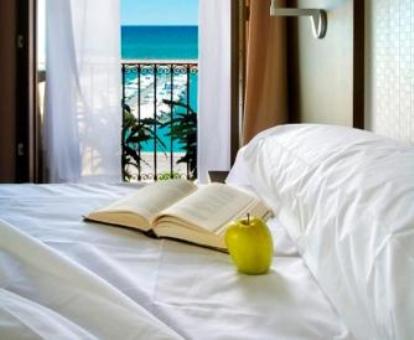 Foto de las instalaciones de este hotel con vistas al mar.