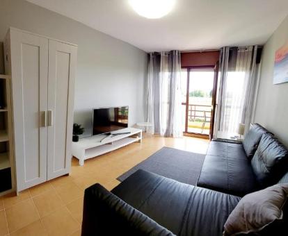 Foto del interior de este coqueto apartamento con vistas al mar.