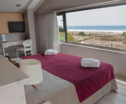 Foto de las instalaciones de este hotel con vistas al mar.