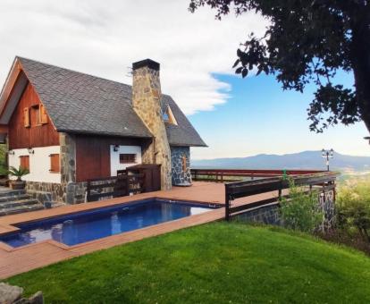 Foto de esta maravillosa casa rural con piscina privada y vistas a la naturaleza.