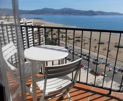 Foto de las instalaciones de este apartamento con vistas al mar.