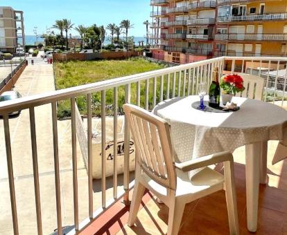 Foto de las instalaciones de este apartamento con vistas al mar.