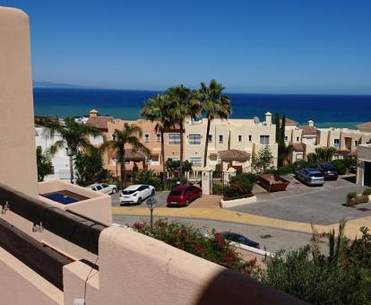 Foto de las instalaciones de este apartamento con vistas al mar.