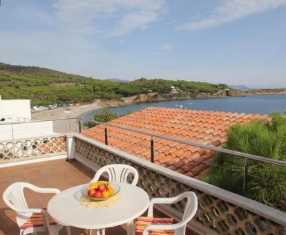 Foto de las instalaciones de este hotel con vistas al mar.