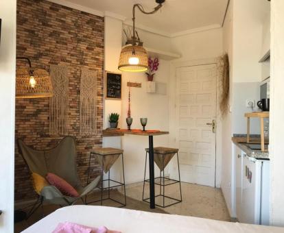 Foto de las instalaciones de este hotel con vistas al mar.