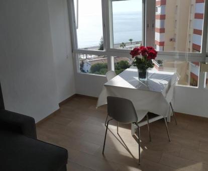 Foto de las vistas al mar desde el interior de este acogedor estudio.