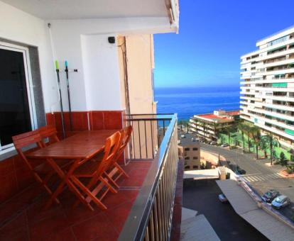Foto de las instalaciones de este hotel con vistas al mar.