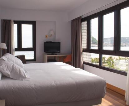 Foto de las instalaciones de este hotel con vistas al mar.