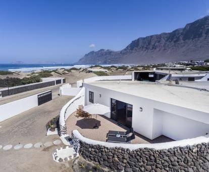 Foto de esta bonita casa independiente con terraza cerca de la playa.