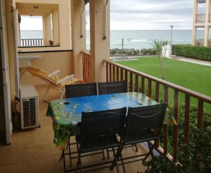 Foto de las instalaciones de este hotel con vistas al mar.