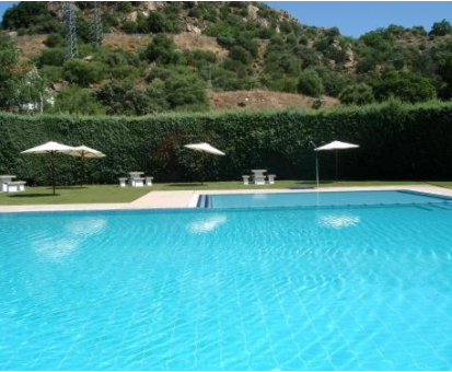Basta piscina exterior con vista a las montañas Casa Rural Aldeaduero en Saucelle