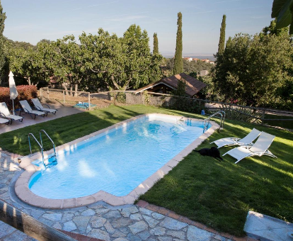 Piscina al aire libre con fabulosa vista al pueblo y a su naturaleza alrededor Lalisea Talaveruela