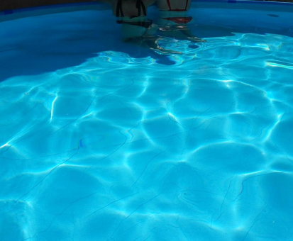 Piscina al aire libre de la Casa Rural Alamar en Tiedra