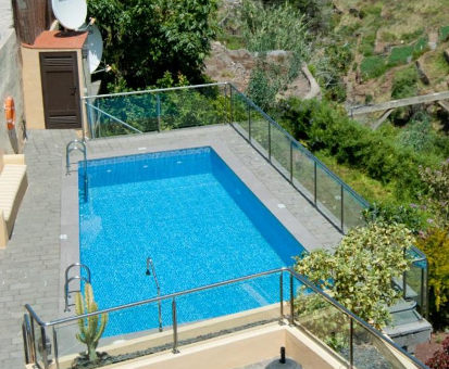 Piscina exterior ubicada en la terraza de la Casa Bentor en Los Realejos