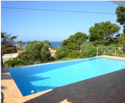 Piscina al aire libre con vista a la playa Villa Bini Guillermo en Binissafuller