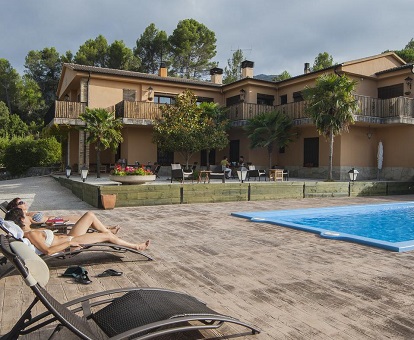 Piscina exterior con fabulosa vista al valle de Alcoy Casa Bons Aires