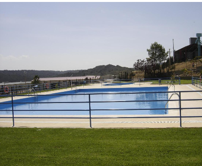 Piscina exterior con vista al valle de Nonaspe casa rural Cal Antoniet del Matarraña