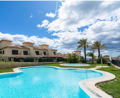 Hermosa piscina familiar situada en la Cozy Holiday Home in Finestrat Benidorm