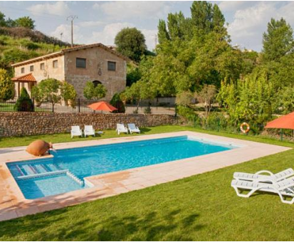 Doble piscina exterior para adultos y niños de la Casa Rural El Manantial en Ciudad-Rodrigo