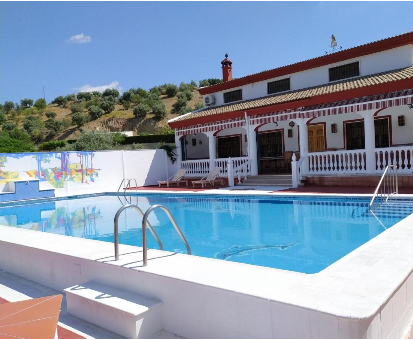 Piscina al interperie con hermosa vista hacia las colinas Villa Frasquita Priego de Córdoba