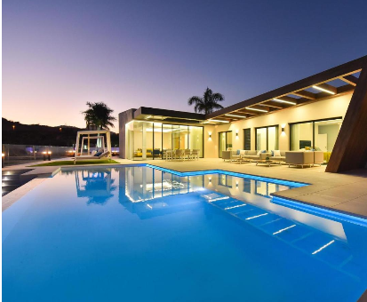 Lujosa piscina exterior ubicada en la Villa Gran Canaria en Salobre