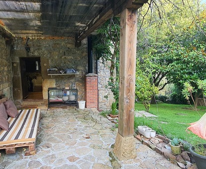 Piscina interior situada en la casa rural Fuente de Güelo San Bartolomé de Meruelo