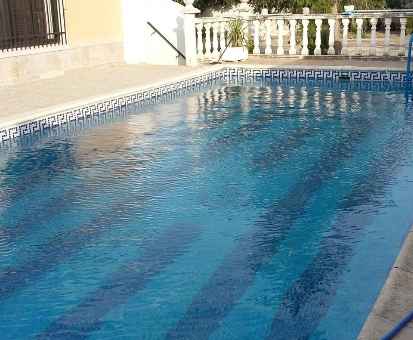 Piscina al aire libre de la Casa Rural La Veguilla en La Almancha