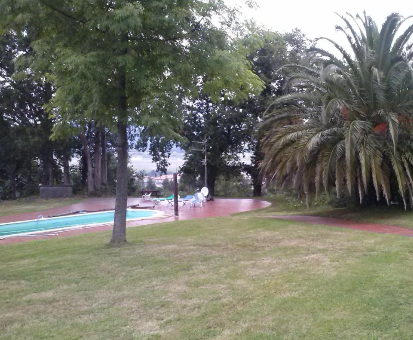 Piscina al aire libre de la Casa Lasaileku en Bilbao