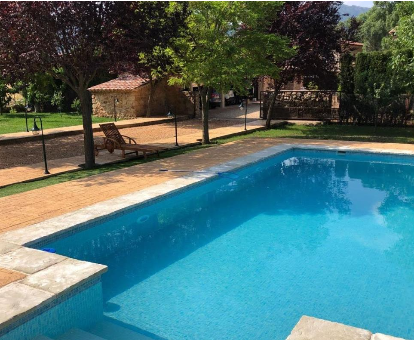 Piscina al aire libre cerca del vergel de las Casas Majana en Riópar