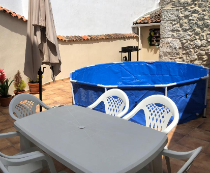 Piscina exterior armable de la Casa Rural Marcelino en Montemayor de Pililla