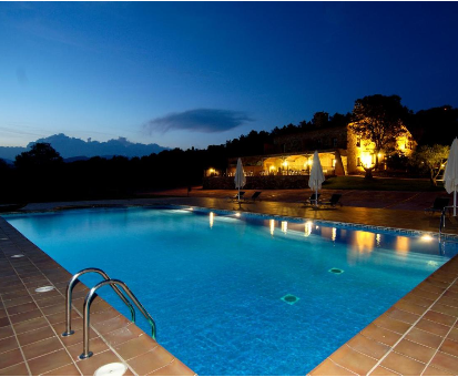 Piscina al aire libre con hermosa vista hacia las montañas casa Mas Ferran Sant Gregori