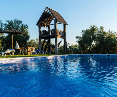 Piscina al aire libre cerca del jardín de la casa Molino la Nava en Montoro