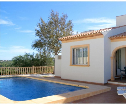 Piscina al aire libre con hermosa vista hacia la naturaleza del pueblo de Jàvea Villas Monte Jávea 