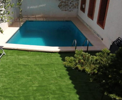 Piscina interior ubicada frente al jardin del Hotel Rural La Olivera Albinyana