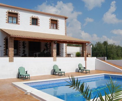 Piscina exterior con hermosa vista hacia el campo de Ríofrío. Casa Rural Pío