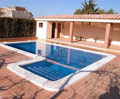 Piscina al aire libre de la casa Rural Jordá en Rodonyà