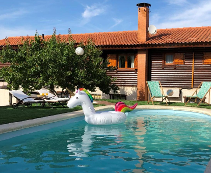 Piscina al aire libre de la Casa Rural Ruta de la Plata en Monesterio