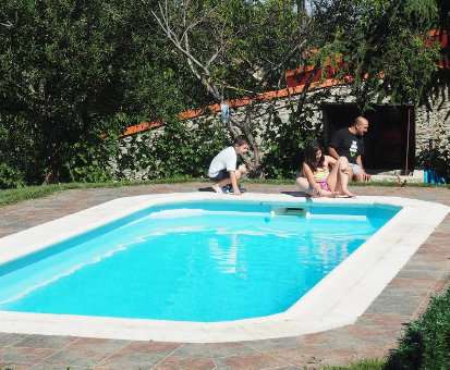 Piscina familiar al aire libre de la Holiday Home Salva en La Rinconada de la Sierra