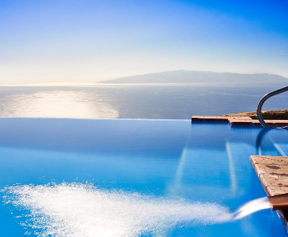 Fabulosa piscina al aire libre con fantástica vista al mar en la Finca Stemann Guía de Isora