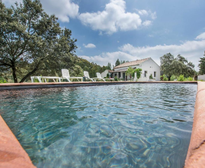 Enorme piscina exterior rural De la Casa La Umbría de la ribera en El Pedroso