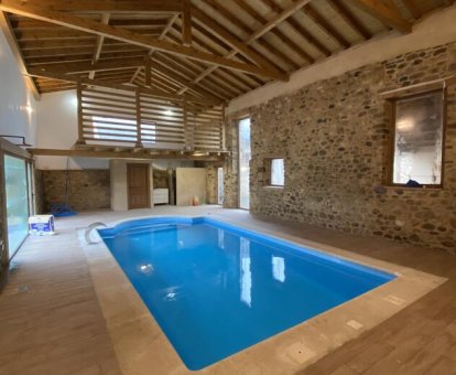 Piscina rectangular interior de la Casa Abuelo Moises en Sopeña de Curueño