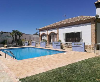 Foto de esta acogedora casa rural independiente con piscina privada y solarium.