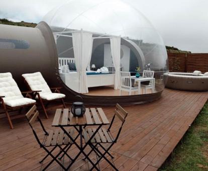 Preciosa burbuja con parcela privada y jacuzzi al aire libre.