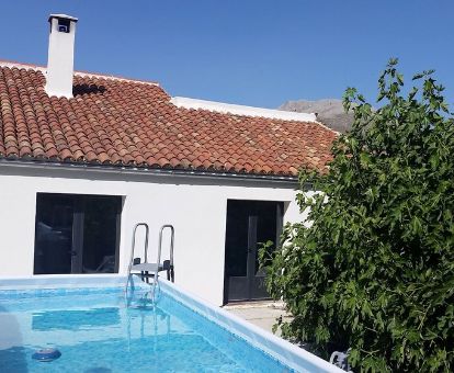 Acogedora casita rural con piscina privada ideal para parejas.