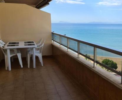 Foto de las instalaciones de este hotel con vistas al mar.